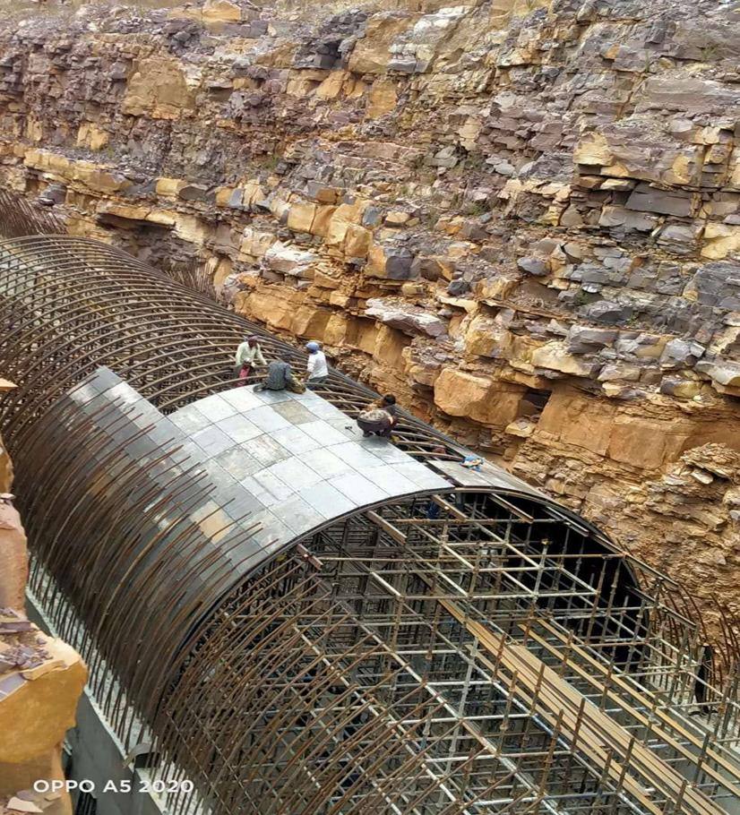 Arch culvert reinforcement under scaffolding